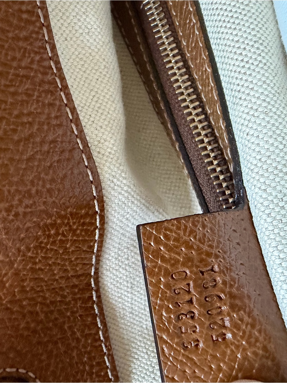 Authentic Gucci Beige Brown GG Canvas Shoulder Bag with Tan Leather Trim - Picture 4 of 5